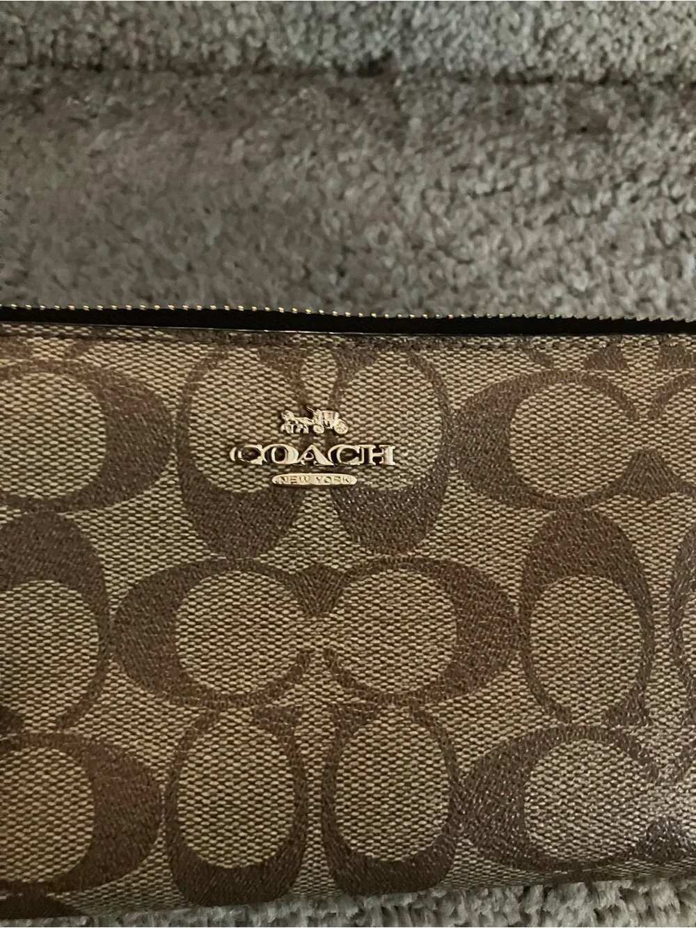 SPOTLESS & IN EXCELLENT CONDITION!COACH SIGNATURE  ZIP AROUND WALLET CLUTCH